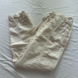 Zara Cream Capris Cargo Pants with Straight-Leg Cut
